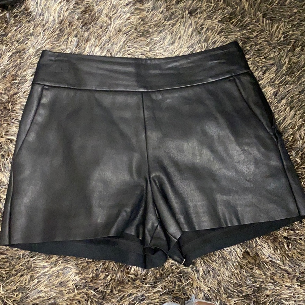 “LEATHER” EXPRESS BLACK SHORT 🖤